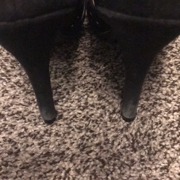 Heels - Picture 3 of 3